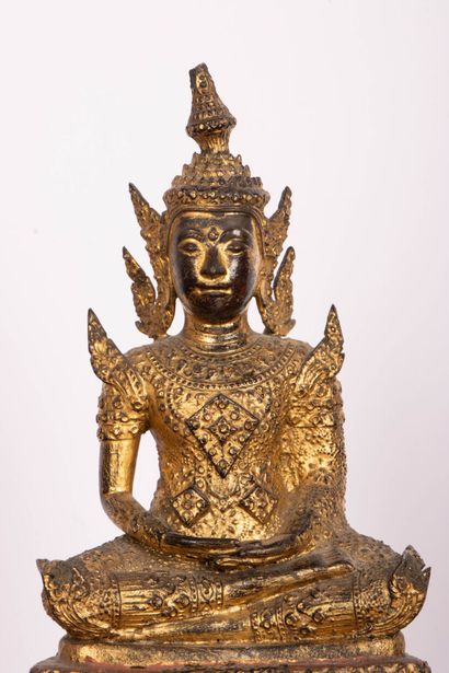 THAILANDE
Bouddha en bronze laqué et doré...