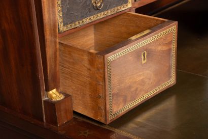 Large bureau à gradin en placage d' acajou...
