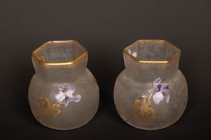 DAUM attribué à 
Paire de petits vases en...