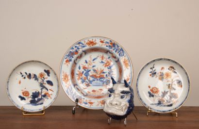 CHINE. 
Large coupelle circulaire en porcelaine...
