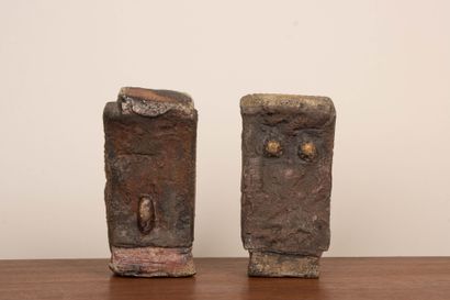LA BORNE.
Stoneware sculptures symbolizing...