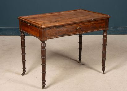 Bureau plat en placage de palissandre, pieds...