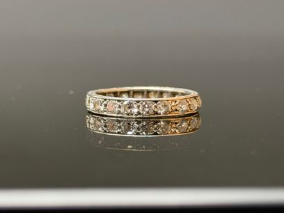 Wedding ring in white gold and diamonds
750°/00...