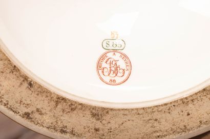 Manufacture Nationale de SÈVRES.
Coupe sur...