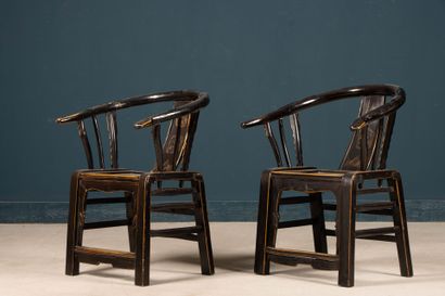 Paire de fauteuils en bois laqué , fer à...