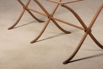 Piètement de table basse en métal, à six...