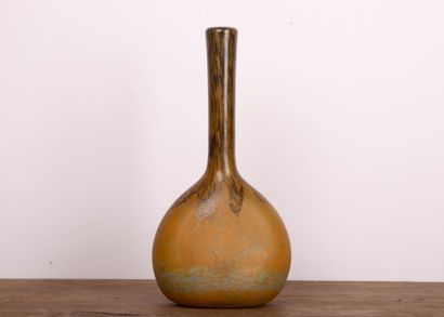 DAUM Nancy
Grand vase à long col en verre...