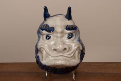 CHINE. 
Large coupelle circulaire en porcelaine...