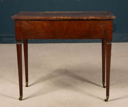 Coiffeuse en acajou et placage d'acajou.
Estampillée...