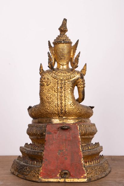 THAILANDE
Bouddha en bronze laqué et doré...
