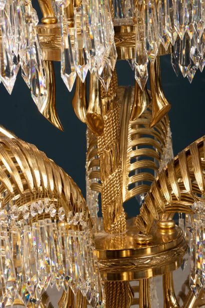 Important lustre palmier en bronze et richement...