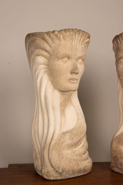 Paire de bustes de femmes formant jardinières,...
