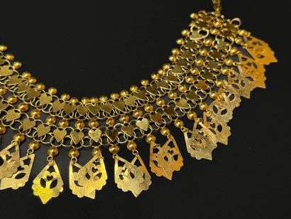 Gold choker necklace with radiating pendants.
Indian...