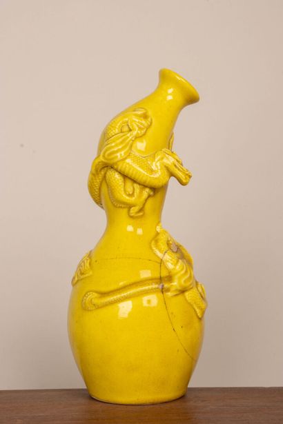 CHINE. 
Vase des fours de Shiwan en grès...
