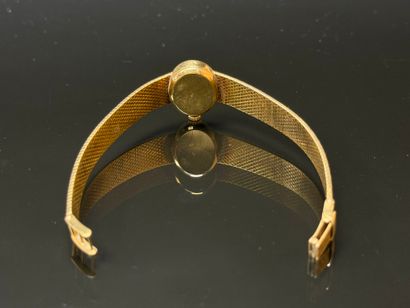 Gold ladies' watch, oval dial, gold bracelet.
750°/00...