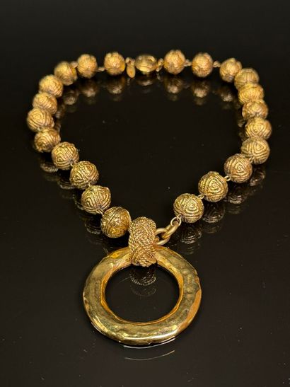 CHANEL
Choker necklace with incised pearls...