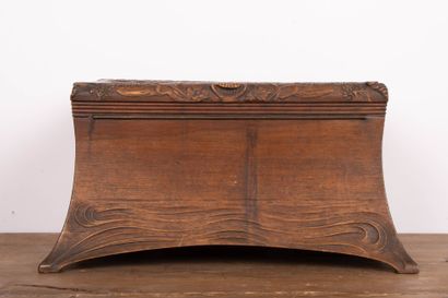 Coffret en bois sculpté à décor de Vénus...