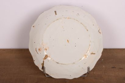 NEVERS fin XVII°
Assiette en faïence à décor...
