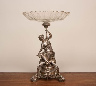 Centre de table en argent. figurant une nymphe...