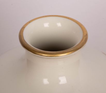 Manufacture Nationale de SÈVRES.
Vase en...