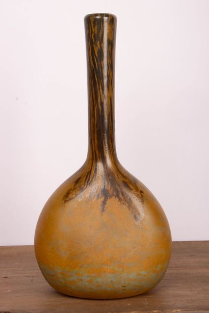 DAUM Nancy
Grand vase à long col en verre...