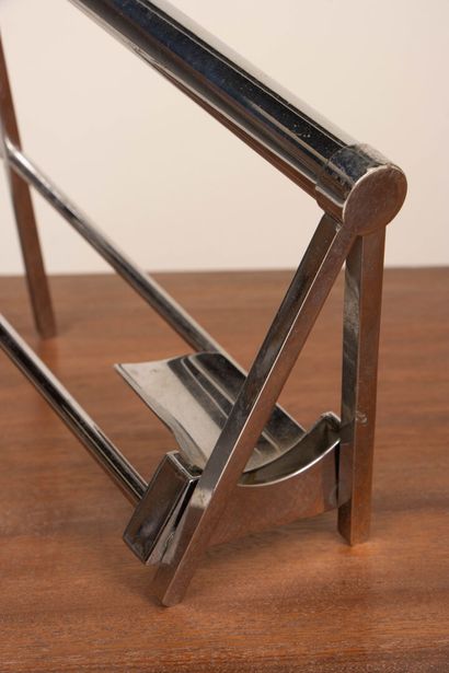 Porte bouteille moderniste en métal chromé....