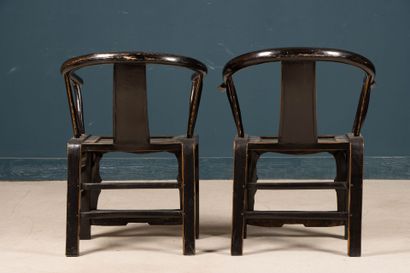 Paire de fauteuils en bois laqué , fer à...