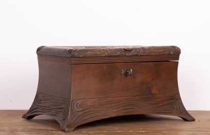 Coffret en bois sculpté à décor de Vénus...