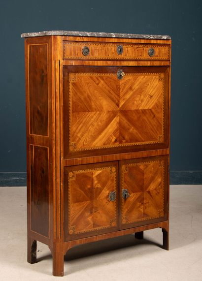 Secrétaire droit en marqueterie de bois de...