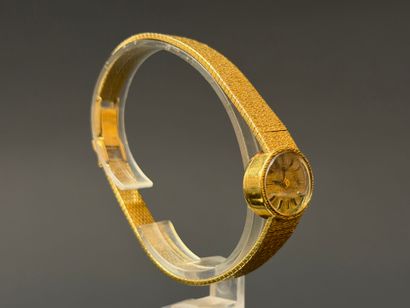 Gold ladies' watch, oval dial, gold bracelet.
750°/00...