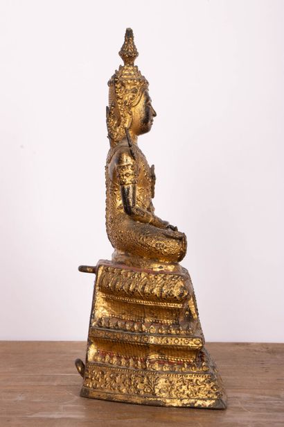 THAILANDE
Bouddha en bronze laqué et doré...