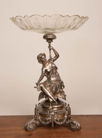 Centre de table en argent. figurant une nymphe...