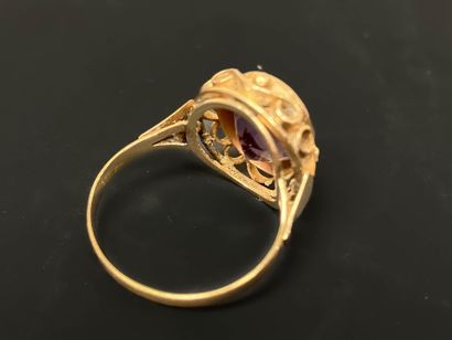Gold ring set with an amethyst.
Gold 585°/00.
TDD...