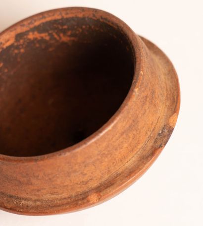 CHINE.
Petite théière en grès de Yixing.
Cachet...