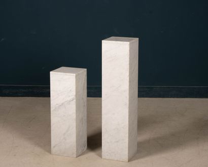 Deux colonnes support en placage de marbre.
Années...