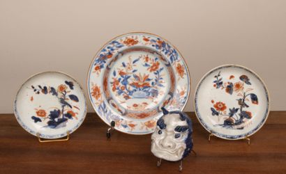 CHINE. 
Large coupelle circulaire en porcelaine...