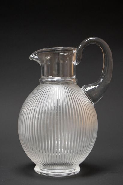 LALIQUE modèle Langeais
Paire de pichets...