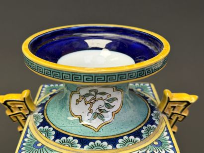 SARREGUEMINES. 
Paire de vases pagodes en...