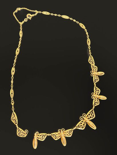 Gold necklace with butterfly design.
750°/00...