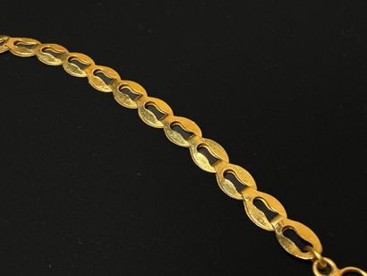 Gold choker necklace with radiating pendants.
Indian...