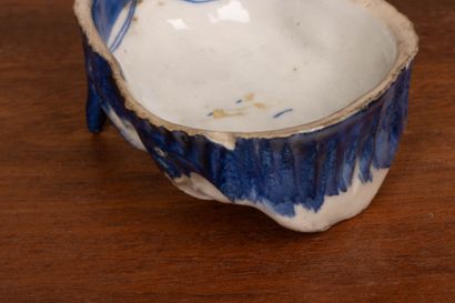 CHINE. 
Large coupelle circulaire en porcelaine...