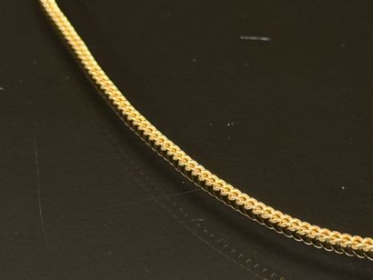 Chain in 750°/00 gold, flat curb chain link
Length:...