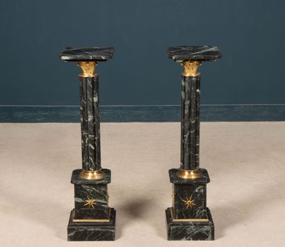Paire de colonnes support cannelées en marbre...