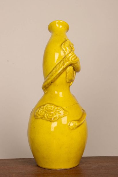 CHINE. 
Vase des fours de Shiwan en grès...
