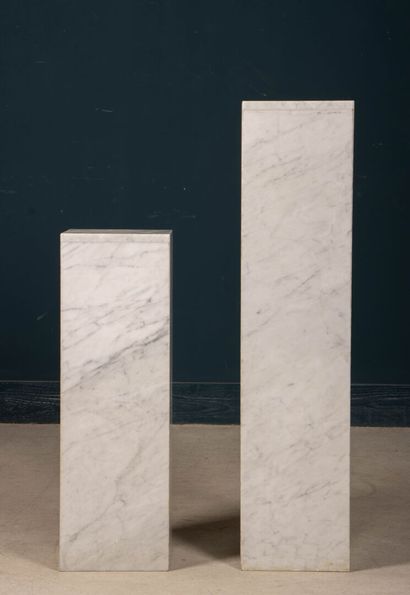 Deux colonnes support en placage de marbre.
Années...