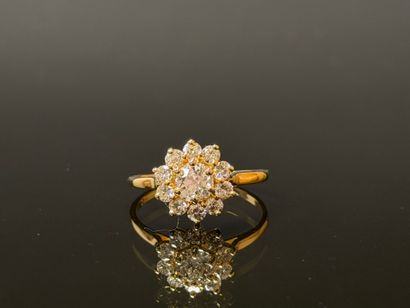 Yellow gold daisy ring, central diamond approx....