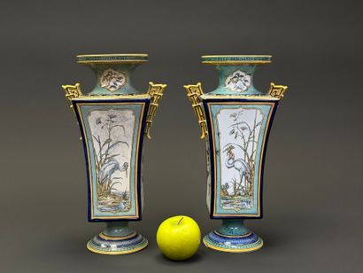 SARREGUEMINES. 
Paire de vases pagodes en...