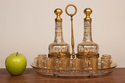 Service à liqueur en verre doré comprenant...