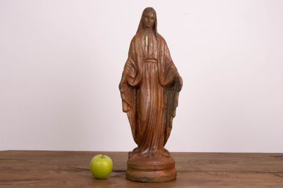 Vierge.
Statuette en fonte
H. :59 cm.