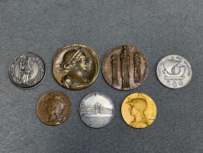 Ensemble de 6 médailles en bronze.
D: 5 à...